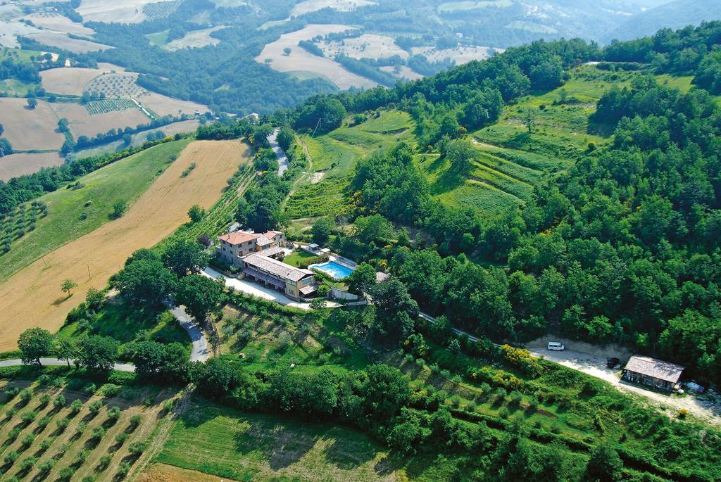 ホテルLe Torracce Agriturismo Olistico Valfabbrica エクステリア 写真