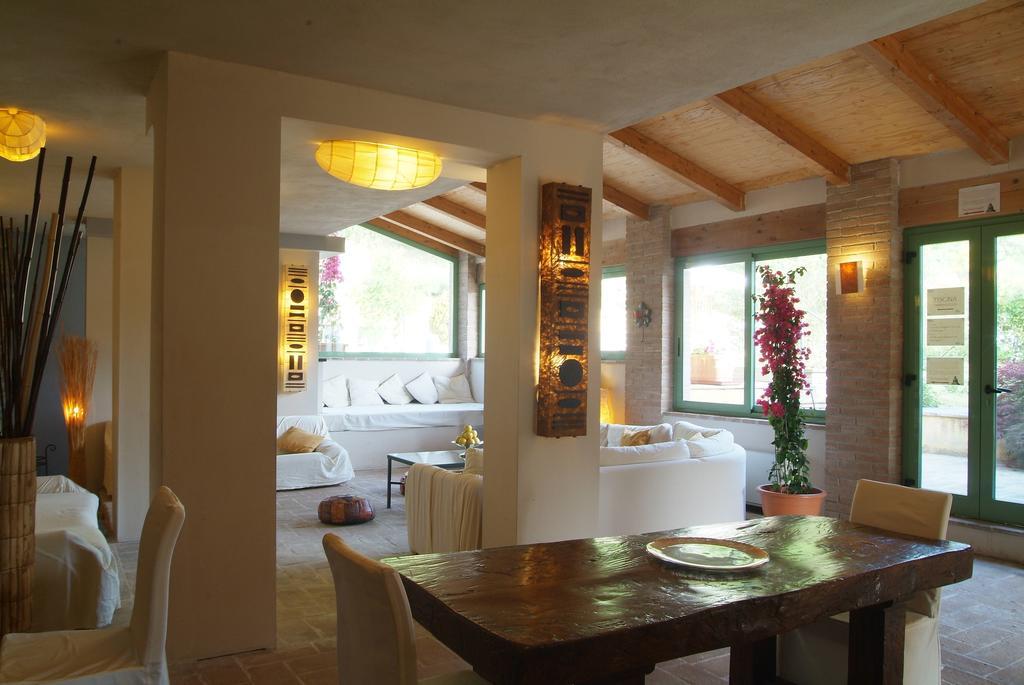 ホテルLe Torracce Agriturismo Olistico Valfabbrica エクステリア 写真