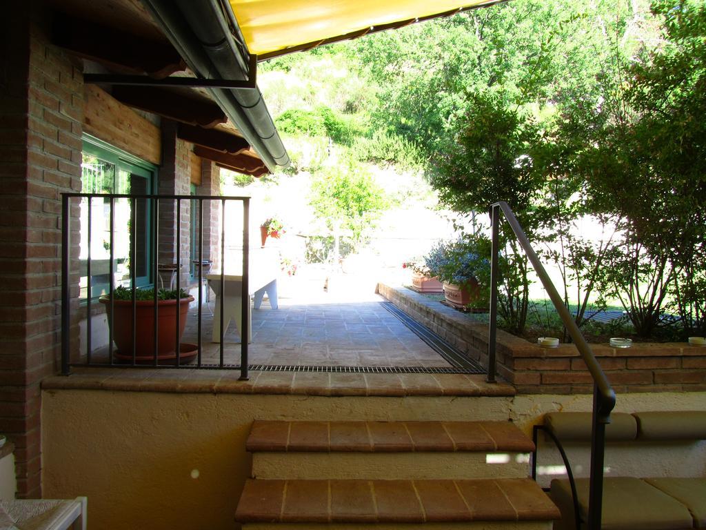 ホテルLe Torracce Agriturismo Olistico Valfabbrica エクステリア 写真