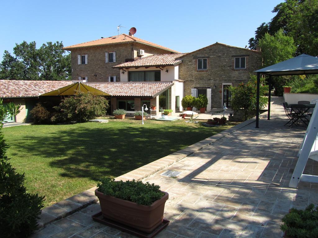 ホテルLe Torracce Agriturismo Olistico Valfabbrica エクステリア 写真