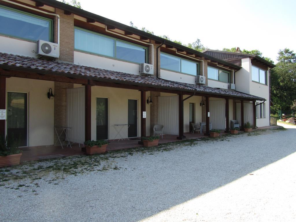 ホテルLe Torracce Agriturismo Olistico Valfabbrica エクステリア 写真