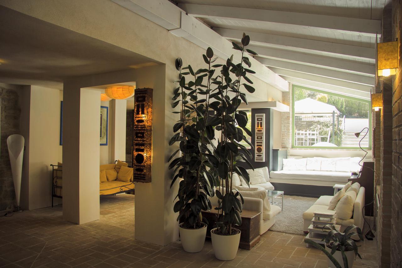 ホテルLe Torracce Agriturismo Olistico Valfabbrica エクステリア 写真